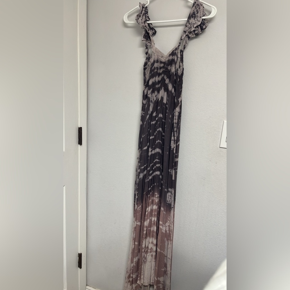 Elegant Tie-Dye Maxi Dress